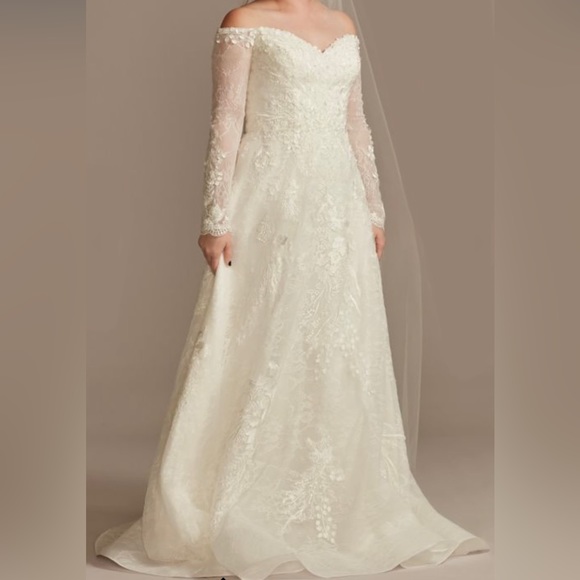 Brand New Oleg Cassini Wedding Dress Size 4 - Picture 1 of 2